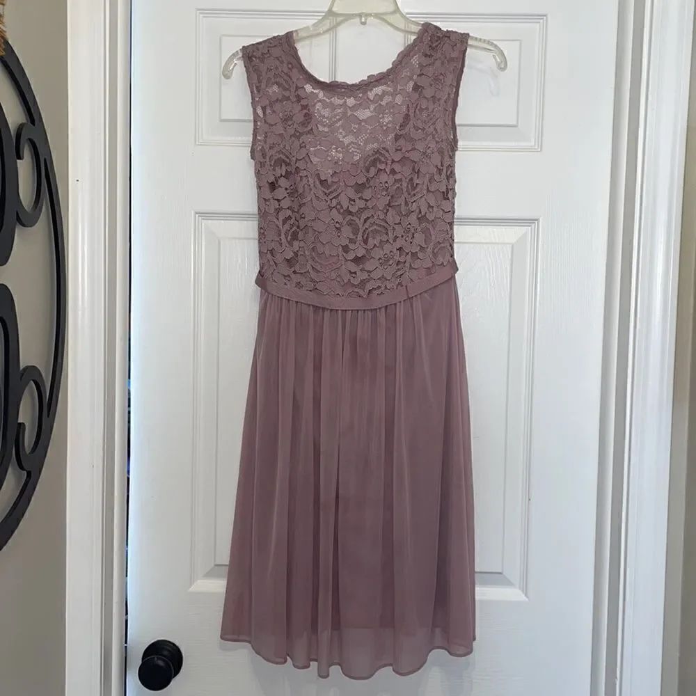 ✨DAVID'S BRIDAL Quartz Lavender short lace and mesh dress with illusion neckline